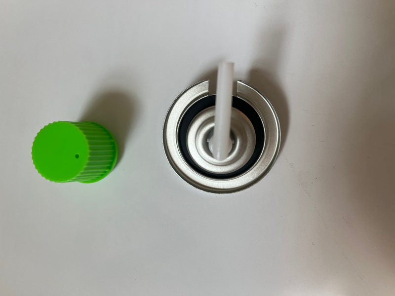 Hareket halindeyken taşınabilir bütan gaz sobası kompakt ve kullanışlı pişirme çözümü